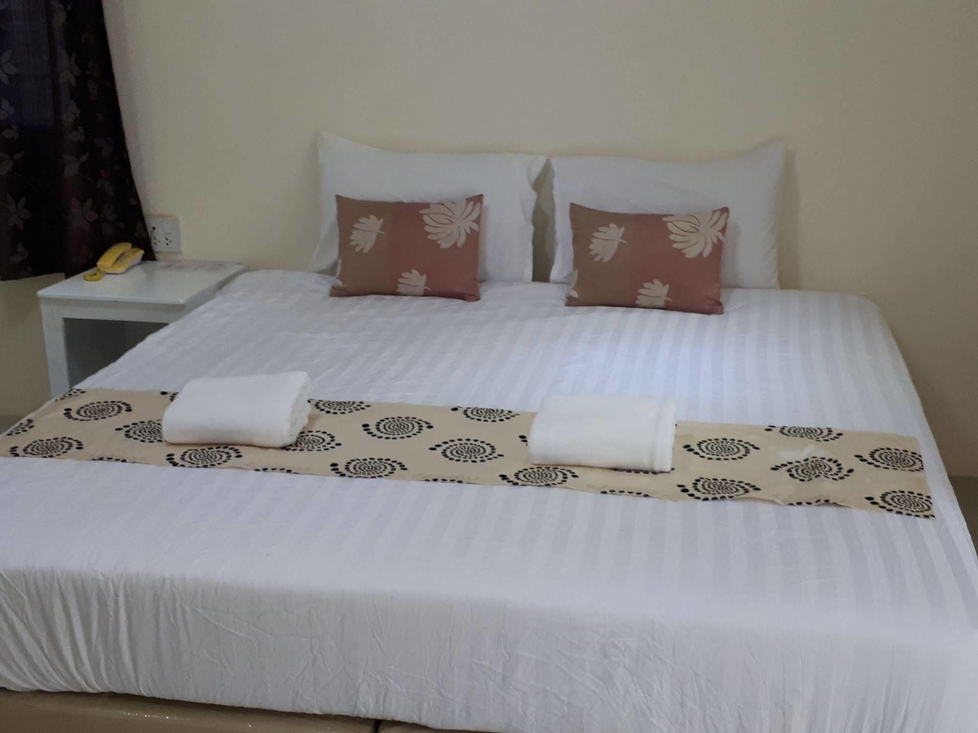Lake Scene Resort Ratchaburi Ngoại thất bức ảnh